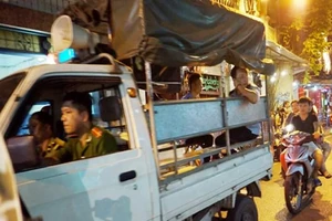 Trật tự phường ngồi trên thùng ô tô có bị xử phạt?