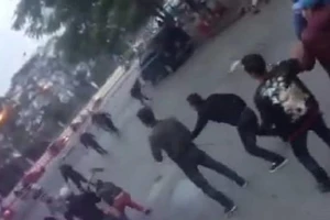 Hai nhóm thanh niên đuổi chém nhau trên phố