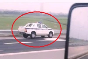 Xe của CSGT chạy ngược chiều trên cao tốc:Luật cho phép