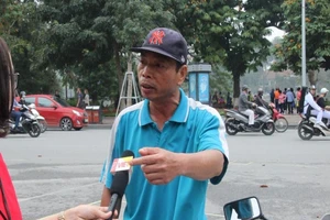 Dừng xích lô hút thuốc lào, bị phạt 70.000 đồng