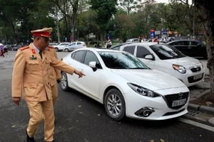 Dẹp vỉa hè: CSGT Hà Nội phạt hơn 6.600 tài xế