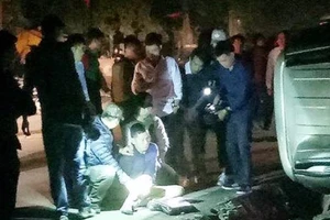 Cảnh sát nổ súng bắn thủng vỏ xe, bắt 100 bánh heroin