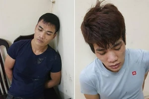 Bỏ xe, nhảy qua rào, chạy vào bến xe trốn cảnh sát