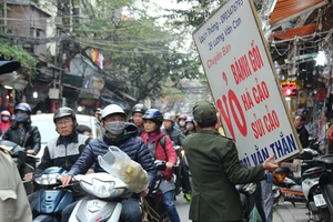 Khởi tố nữ chủ quán đâm cán bộ đi dẹp vỉa hè