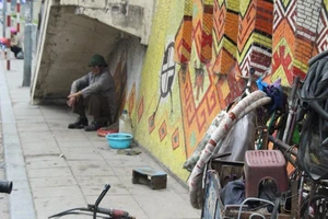 Muôn kiểu mưu sinh sau chiến dịch "dẹp loạn" vỉa hè 