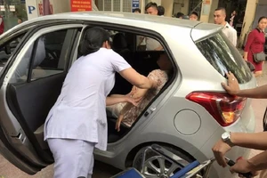 CSGT mở còi hú dẫn đường cho sản phụ sắp sinh