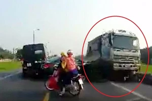 Kinh hãi xe tải lấn làn tông chết 2 người 