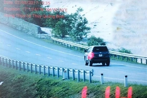 Bị bắn tốc độ, tài xế quay clip tạo sức ép với CSGT