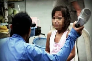 Bạo hành trẻ, cha mẹ có thể bị cách ly