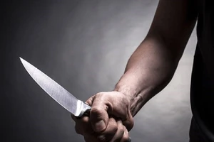 Bí thư thị trấn bị đâm gục trong sân trụ sở