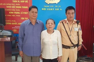 Cụ bà 85 tuổi mang theo 3 sổ tiết kiệm đi lạc