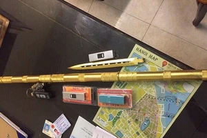 Công an phát hiện thanh niên mang hung khí lạ 