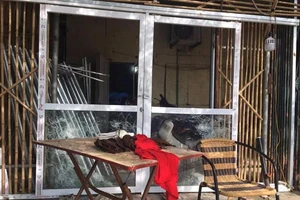 20 côn đồ lao vào phá nhà, chém người