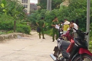 Đang chạy xe, thanh niên ngã chết bên đường