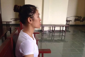 Lãnh 12 tháng tù vì làm sứt chiếc bàn mặt đá