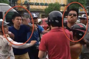 Tạm giữ hai người đánh thanh niên người Mỹ