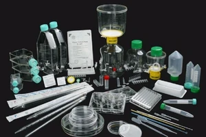 Cùng một cây kim, giá tại 2 bệnh viện chênh nhau 7 lần