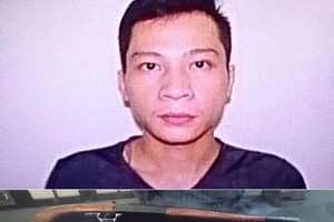 Đến ngày ra đầu thú, giang hồ khất hẹn để chịu tang cha