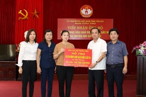 Chia sẻ khó khăn với bà con Mù Cang Chải