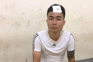 Tạm giữ đối tượng dùng gậy golf liên tiếp đánh CSGT