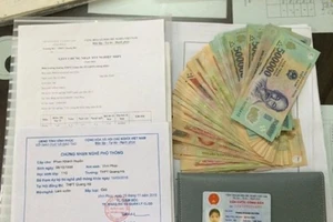 Nữ sinh nhập học đánh rơi 20 triệu, được CSGT trả lại