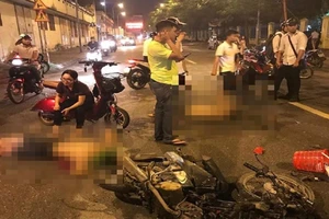 2 thanh niên say rượu tông xe vào cô gái mang bầu