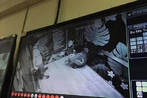 Mắc kẹt trong thang máy, 2 người nhập viện cấp cứu