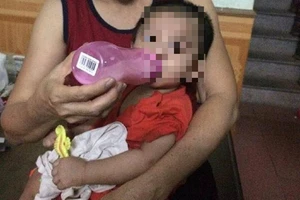 Bé trai 1 tuổi bị mẹ bỏ rơi cùng bức thư đẫm nước mắt