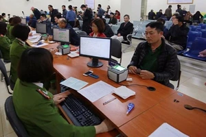 Từ Sóc Trăng ra TP.HCM xin cấp thẻ căn cước được không?