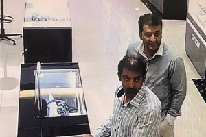 Bắt 2 khách nước ngoài trộm đồng hồ hơn 200 triệu