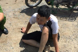 Bơi vào bờ sau khi nhảy cầu Nhật Tân tự tử