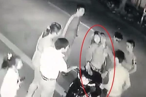 Bảo vệ bạn gái, nam thanh niên bị đâm nguy kịch