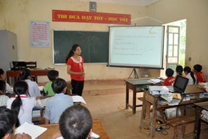 Hiệu trưởng và hiệu phó tham ô 6 tấn gạo của học sinh