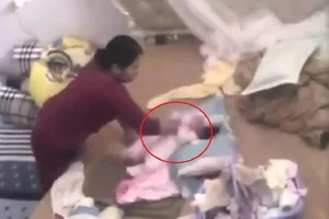 Bà giúp việc bạo hành trẻ 1 tháng tuổi khai gì?