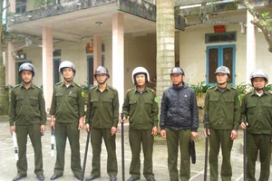 Công an xã được trang bị vũ khí, công cụ hỗ trợ