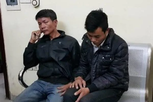 CSGT chạy bộ gần 1 km đuổi bắt 2 tên cướp