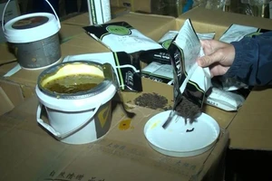 Bắt giữ 4 tấn phụ gia trà sữa 'ma'