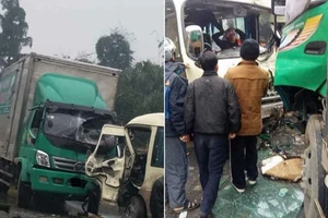 Xe khách 29 chỗ va chạm với xe tải, tài xế bị gãy chân