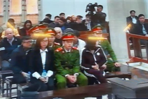 Bất ngờ dừng phiên tòa xét xử em trai ông Đinh La Thăng