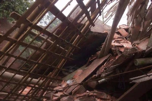 Mất nhà ăn Tết vì bị đá khủng đè sập