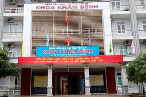 Truy tìm kẻ đánh bác sĩ vì chuyện quay phim vợ đẻ