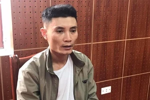 Cho tài xế uống thuốc hướng thần rồi rủ đánh bạc