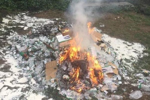 Tiêu hủy hơn 11.000 hộp sữa vì hiểu nhầm văn bản