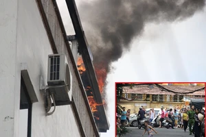 Cháy khách sạn ở Hà Nội, khách nước ngoài chạy tán loạn