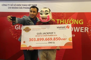 Người trúng thưởng Vietlott dùng gần 300 tỉ vào việc gì?