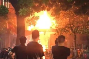 Cháy quán bia trước trận Pháp–Uruguay, khách bỏ chạy tán loạn