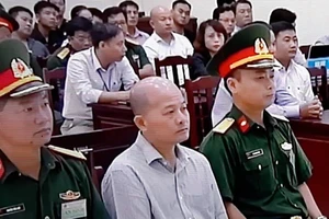 Út 'trọc' sử dụng bằng giả để được phong quân hàm thượng tá