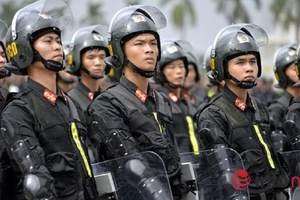 Bộ Công an: Áo giáp, dùi cui không phải kiểm tra chuyên ngành