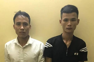 Cô gái 2 lần bị giật iPhone vì nghe điện thoại ngoài đường