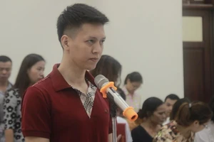 Đánh con trai 9 tuổi gãy 5 xương sườn chỉ vì con nghịch ngợm